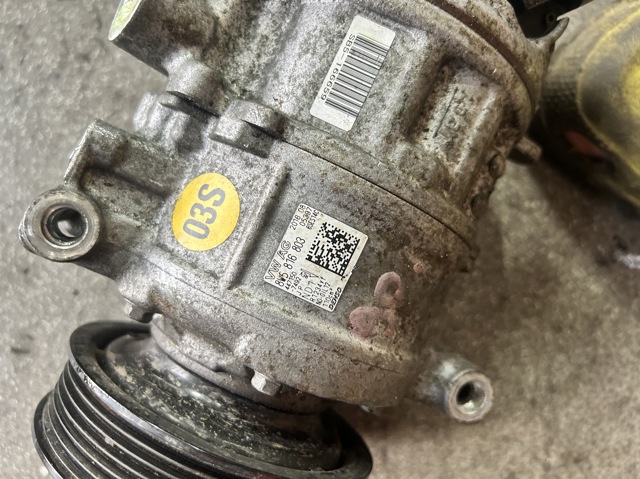 Компресор кліматичної установки 8W5816803 VAG