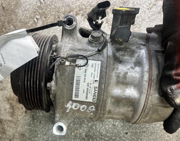Компресор кліматичної установки A0008303902 MERCEDES