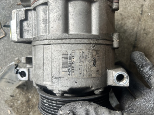 Компресор кліматичної установки A0022304511 MERCEDES