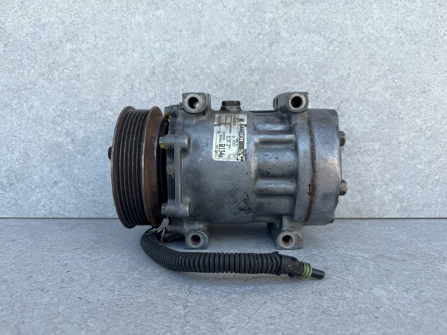 Компресор системи кондиціювання 55037360 CHRYSLER