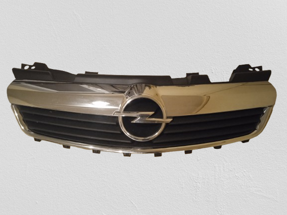 Решітка радіатора 13136136 OPEL