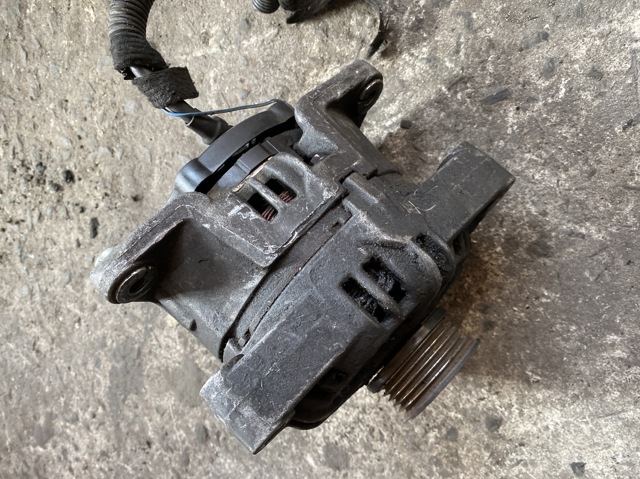 Авто генератор 0124425021 BOSCH