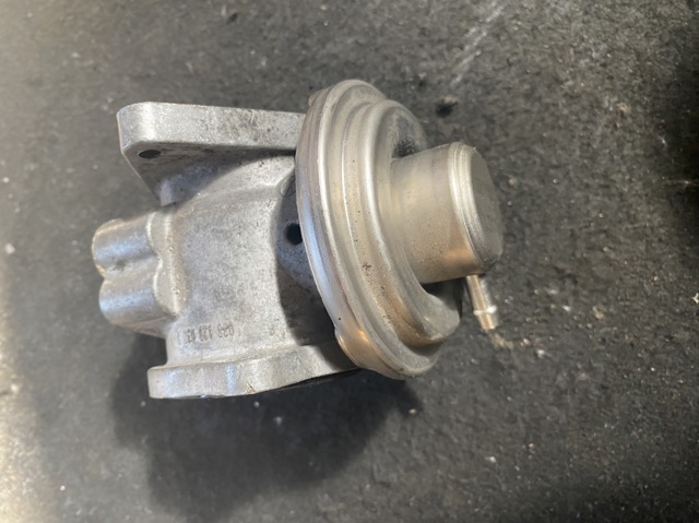 Клапан EGR рециркуляції газів 038129637D VAG
