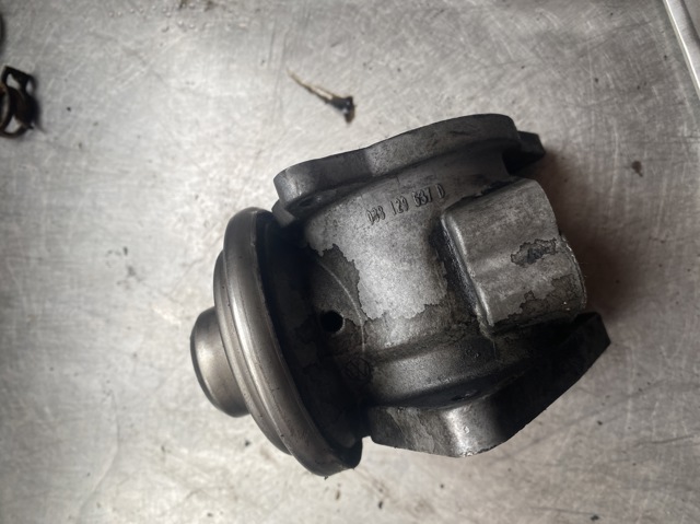 Клапан EGR рециркуляції газів 038129637D VAG