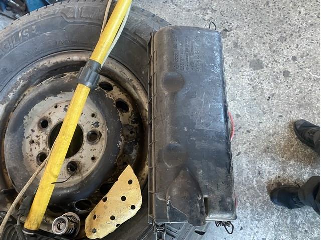 Корпус повітряного фільтра 068129607AA VAG