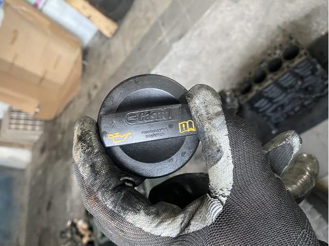Кришка маслозаливной горловини 06C103485S VAG