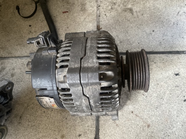 Авто генератор 0986040330 BOSCH
