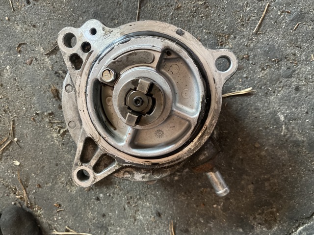 Насос вакуумний 14792AA000 SUBARU