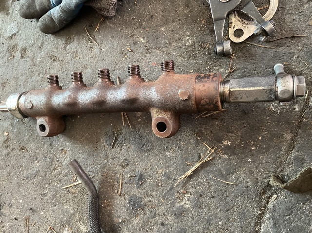 Розподільник палива 16670AA000 SUBARU