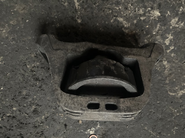 Права опора двигуна 1M516F012 FORD