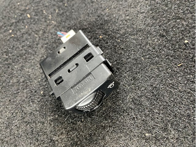 Кнопка коректора фар 25190EQ300 NISSAN