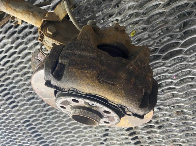 Супорт гальмівний, передній, правий 410018218R RENAULT