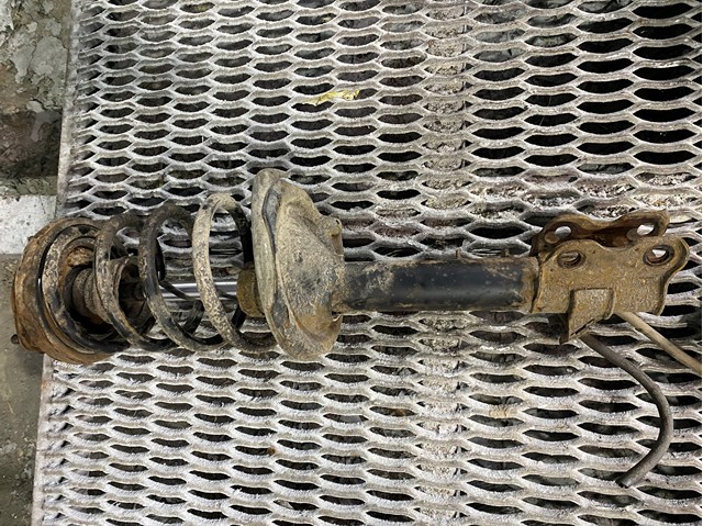 Стійка передня права 54302EQ025 NISSAN