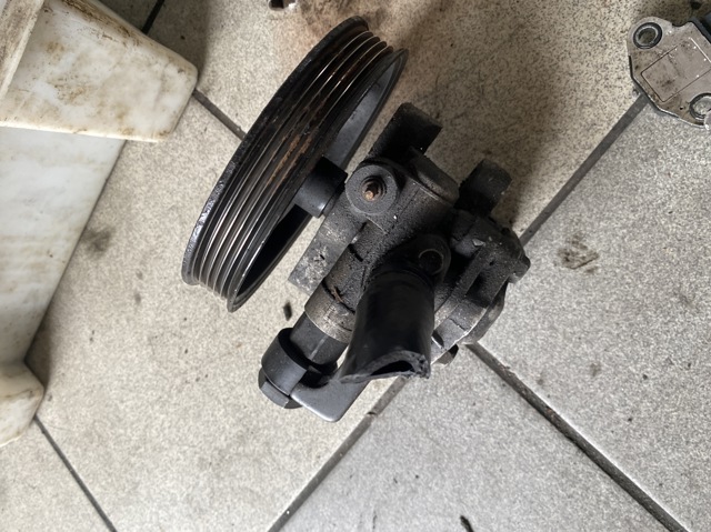Насос гідропідсилювача керма (ГПК) 571003E040 HYUNDAI