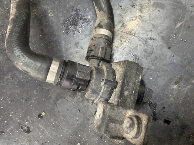 Помпа водяна, додатковий електричний 64216917700 BMW