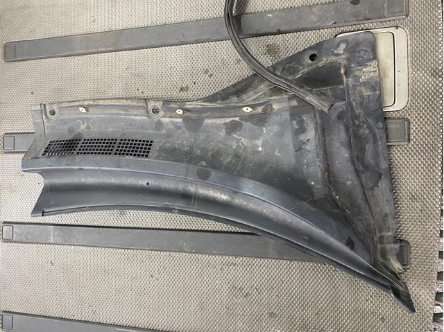 Водостік лобового скла, жабо 668628H900 NISSAN