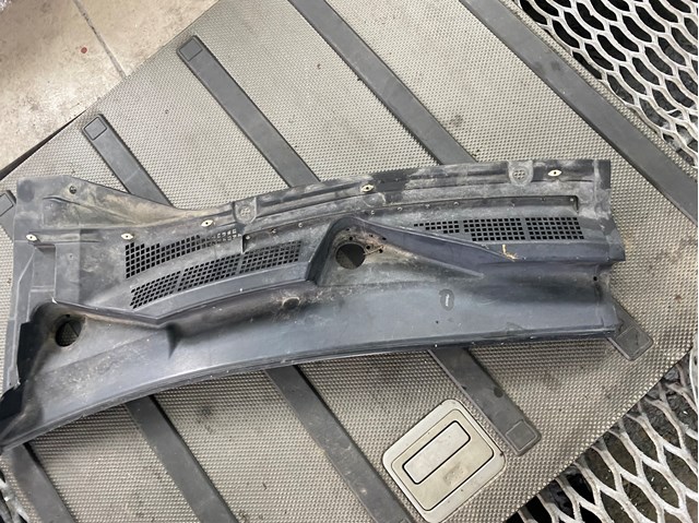 Водостік лобового скла, жабо 668638H900 NISSAN