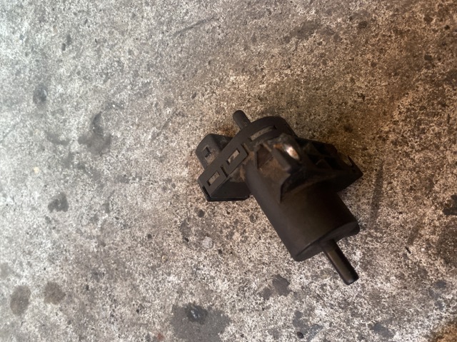 Клапан соленоїд регулювання заслонки EGR 7700113709 RENAULT