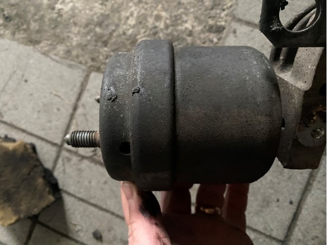 Права подушка двигуна 7D0199132E VAG
