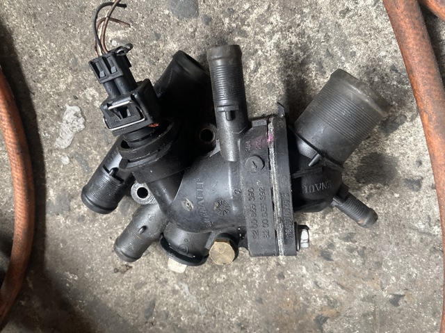 Корпус термостата в зборі 8200065390 RENAULT