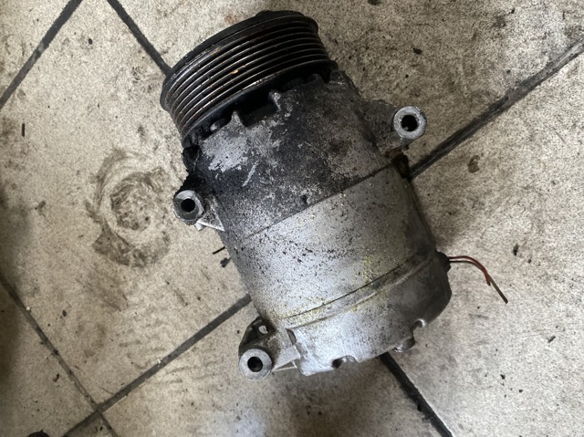 Компресор кондиціонера 8200067915 RENAULT