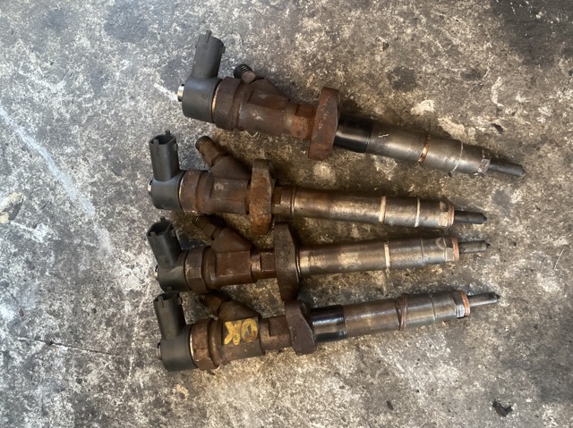 Форсунка вприску палива 8200101135 RENAULT