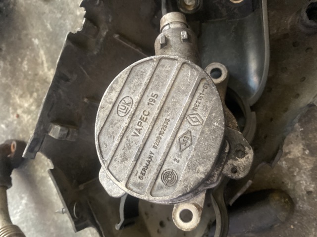 Насос вакуумний 8200102535 RENAULT