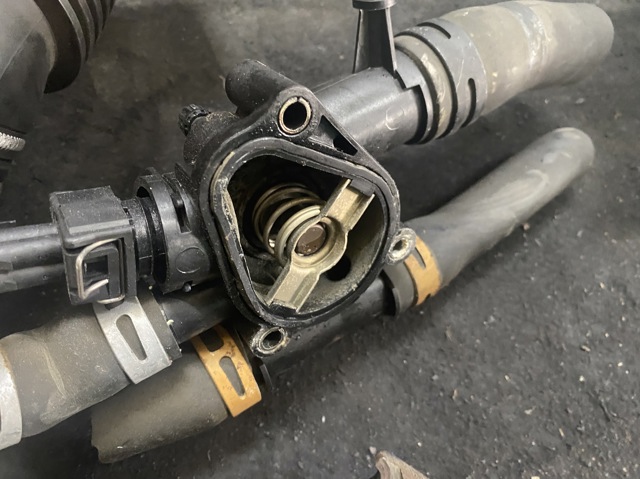 Кришка корпусу термостата 8200112054 RENAULT