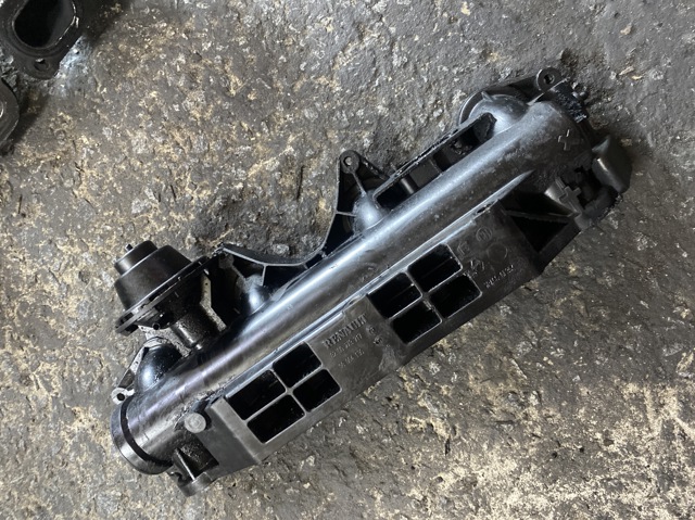 Колектор впускний 8200273717 RENAULT