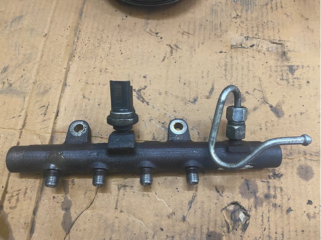 Розподільник палива 8200296867 RENAULT
