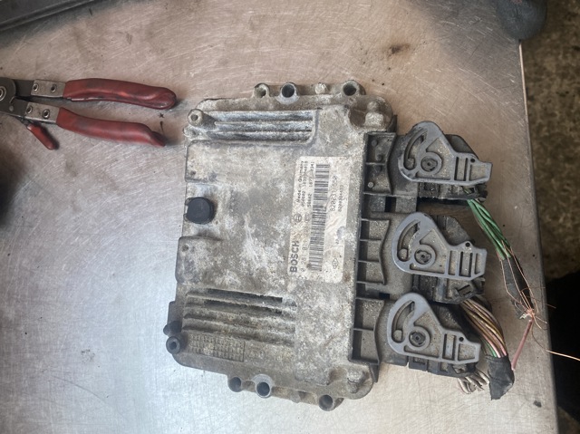 Блок двигуна 8200311550 RENAULT