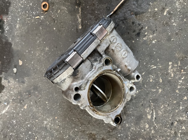 Дросільна заслінка в зборі 8200330810 RENAULT