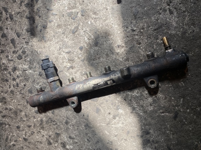 Датчик тиску палива 8200396999 RENAULT
