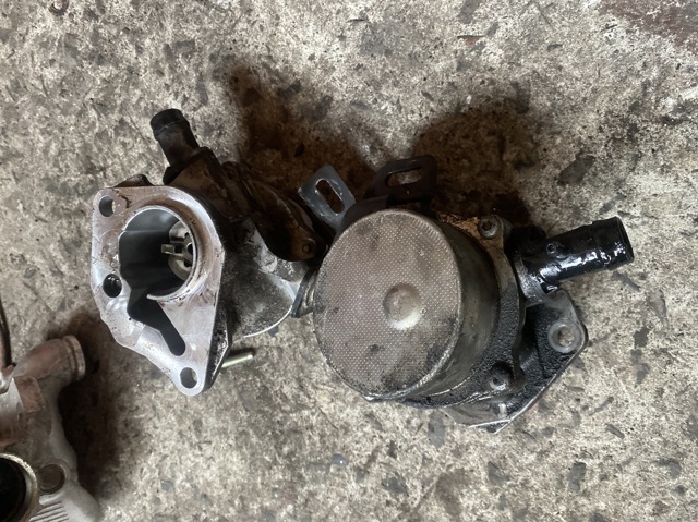 Насос вакуумний 8200521381 RENAULT