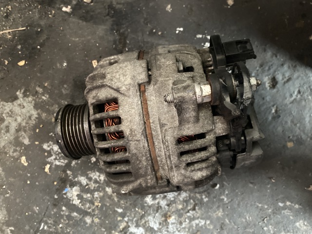 Генератор автомобільний 8200660033 RENAULT
