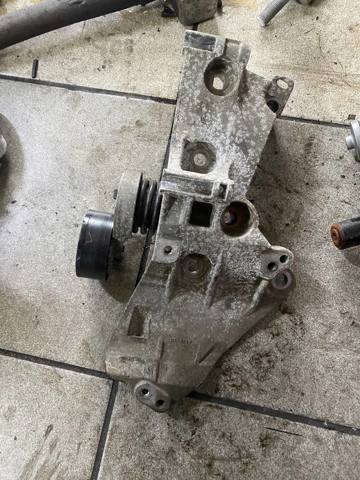 Кріплення генератора 8200669494 RENAULT
