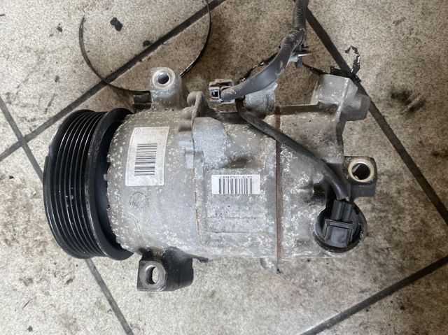 Компресор кліматичної установки 8200958328 RENAULT