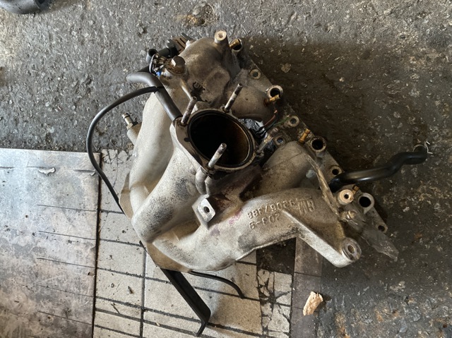 Колектор впускний 92067388 GM
