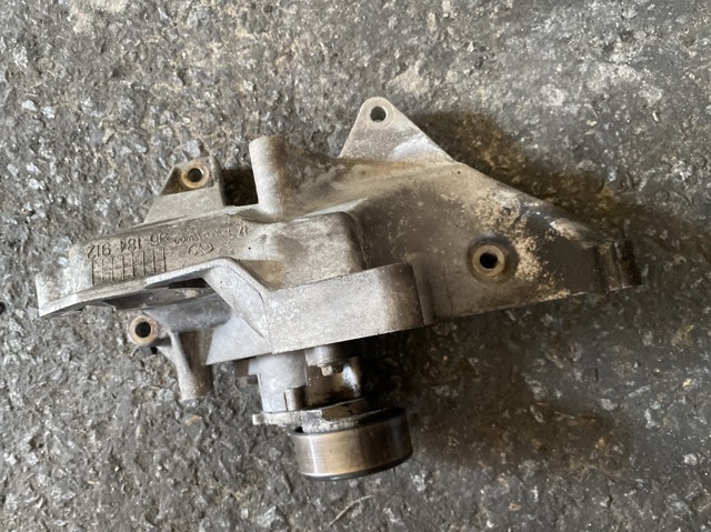 Кронштейн компресора кондиціонера 96184912 GM