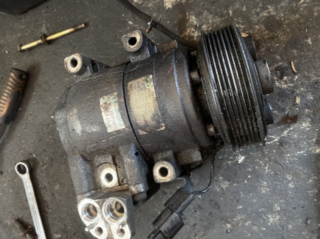 Насос кондиціонера 977014A950 HYUNDAI