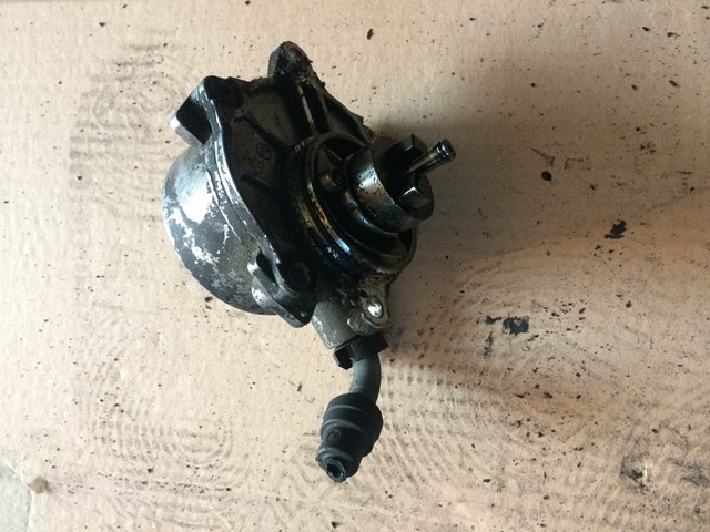 Насос вакуумний A6112300165 MERCEDES