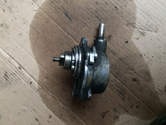 Насос вакуумний A6112300265 MERCEDES