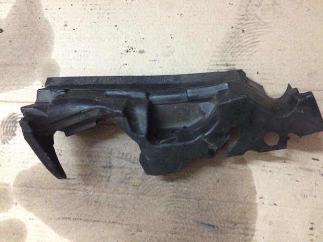 Кришка двигуна декоративна A6420160724 MERCEDES