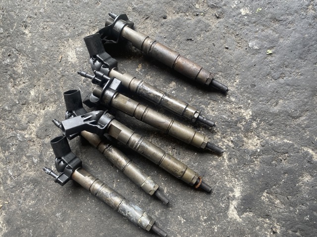 Форсунка дизельна в зборі, розпилювач + тримач A6420700587 MERCEDES