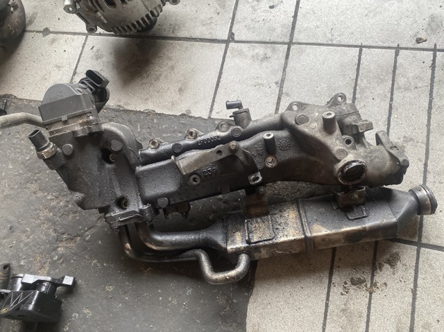 Колектор впускний, лівий A6420903337 MERCEDES