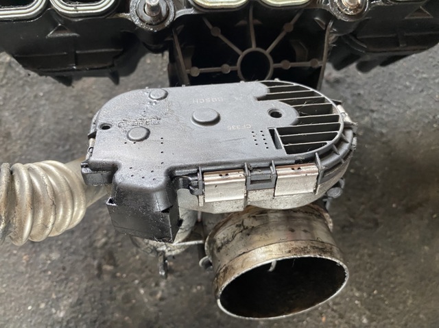 Заслінка повітряна BK2Q9E926AC FORD