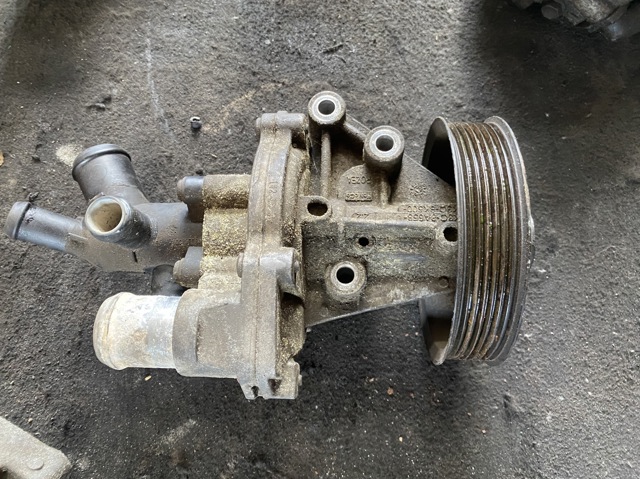 Водяний насос BK308A558 FORD
