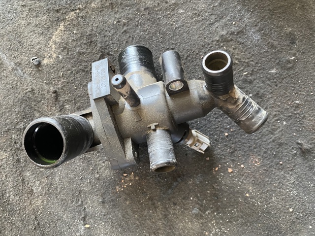Термостат в зборі BK3Q8A586AB FORD
