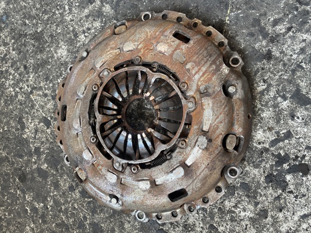 Корзина зчеплення L30416410B MAZDA