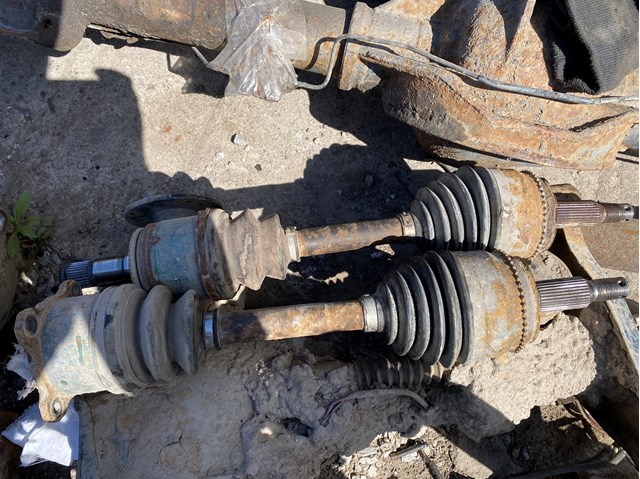 Привід правий MR410665 MITSUBISHI